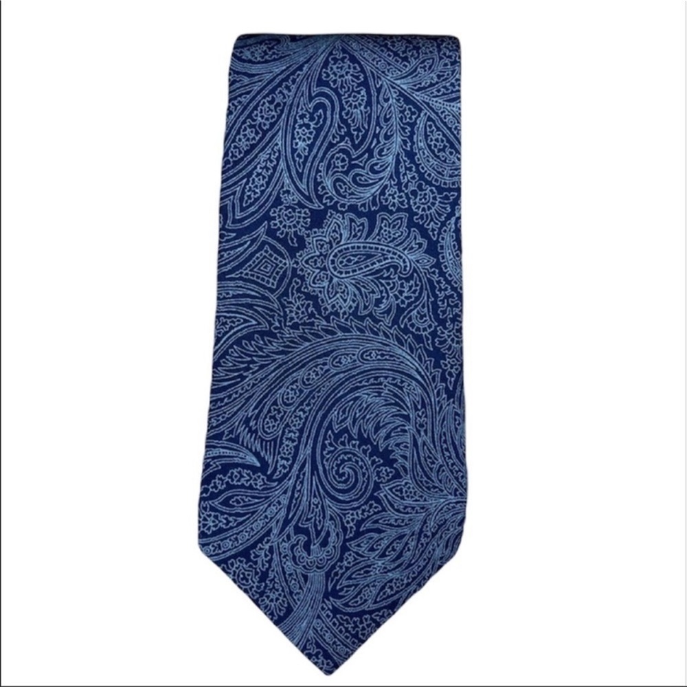 The Metropolitan Museum of Art tie